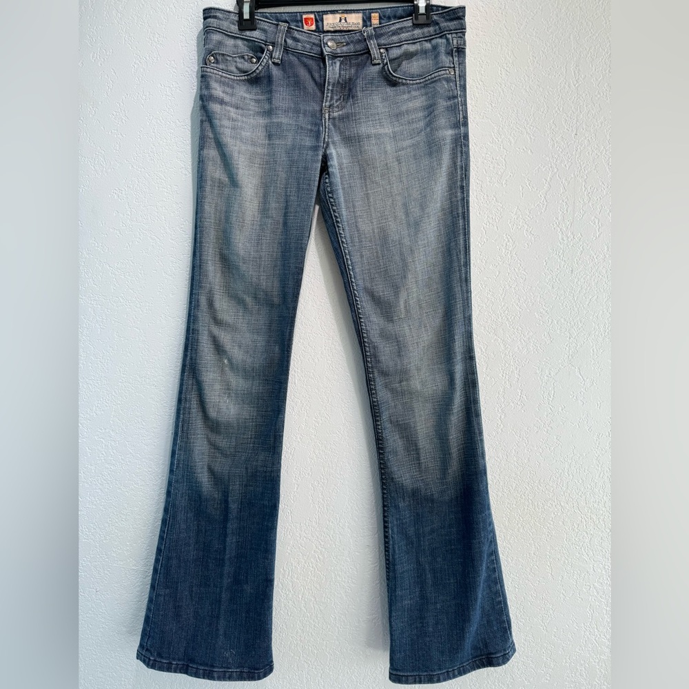 Juicy Couture Boot Cut Heart Shaped Pocket Woman’s Jeans. Size 29